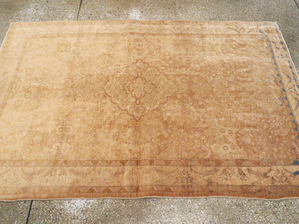 An Agra Rug, No.9594 - Staging