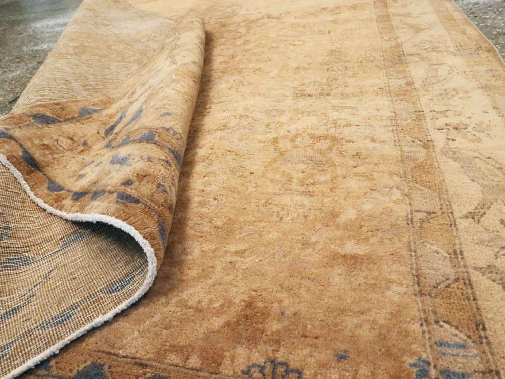 An Agra Rug, No.9594 - Staging