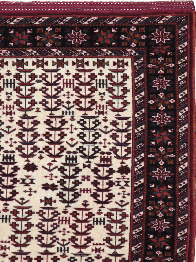 Vintage Persian Qashqai Carpet, No.9616 - Staging