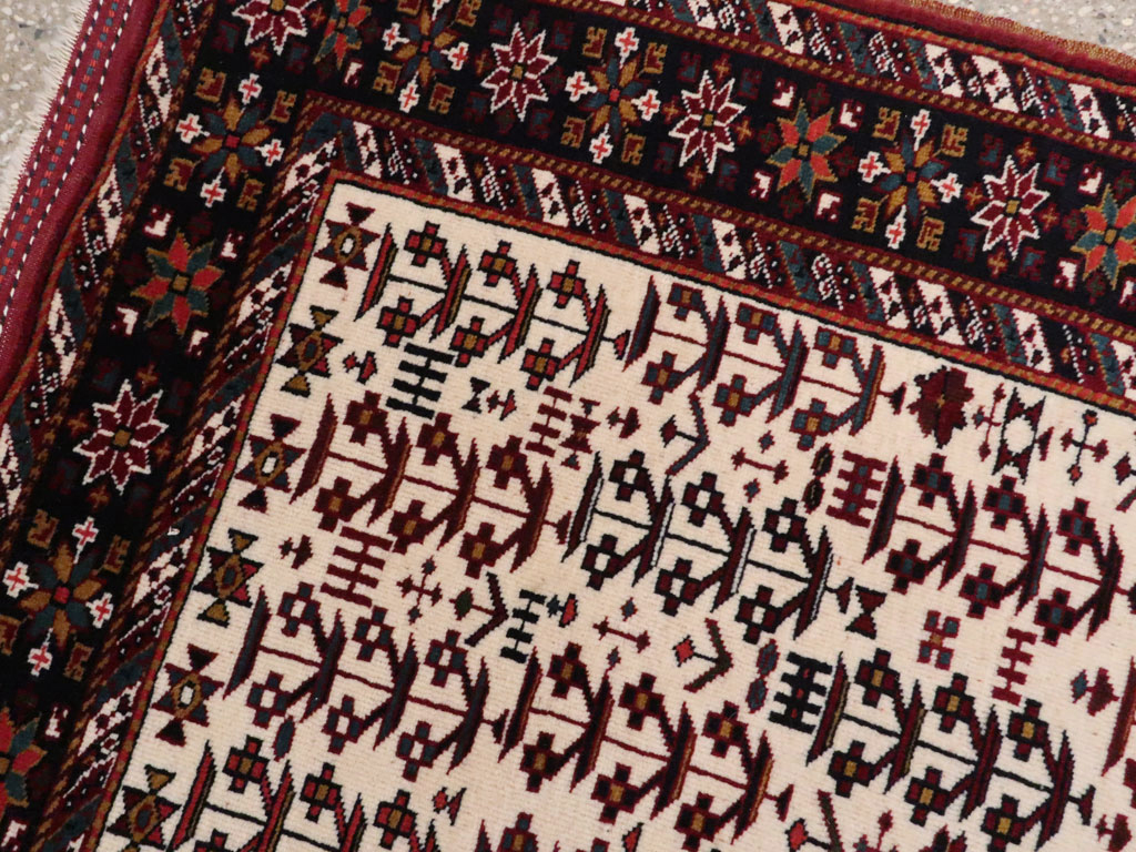Vintage Persian Qashqai Carpet, No.9616 - Staging
