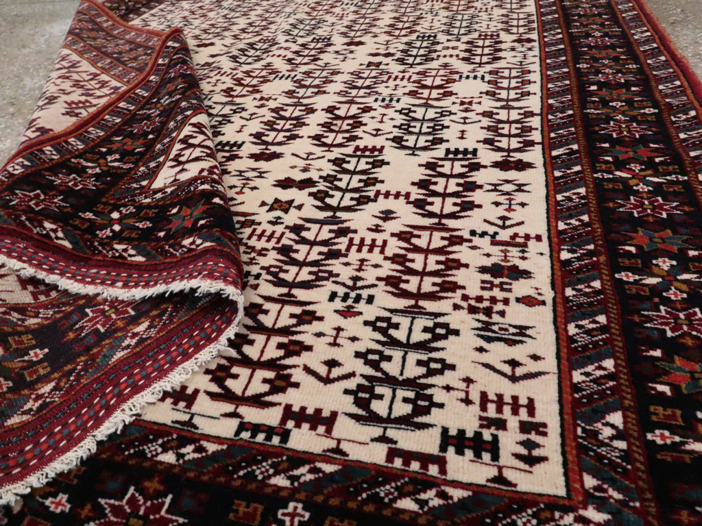 Vintage Persian Qashqai Carpet, No.9616 - Staging