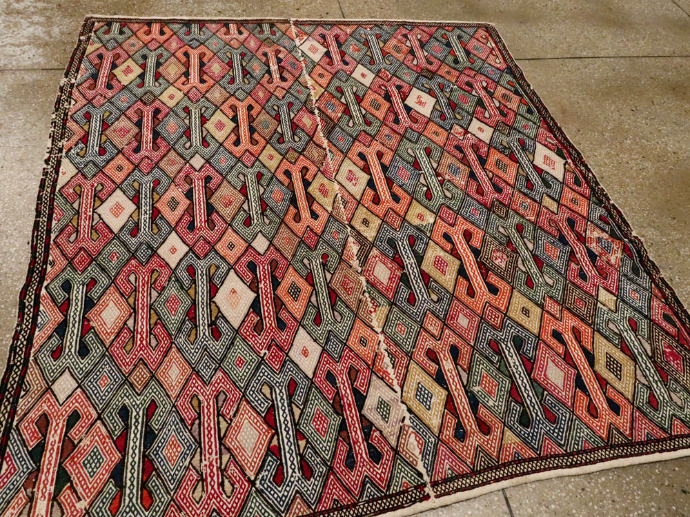 A Verneh Kilim, No.9847 - Staging