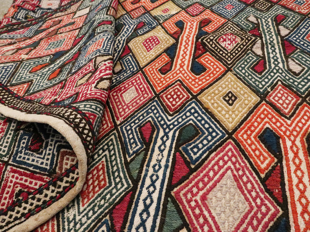 A Verneh Kilim, No.9847 - Staging