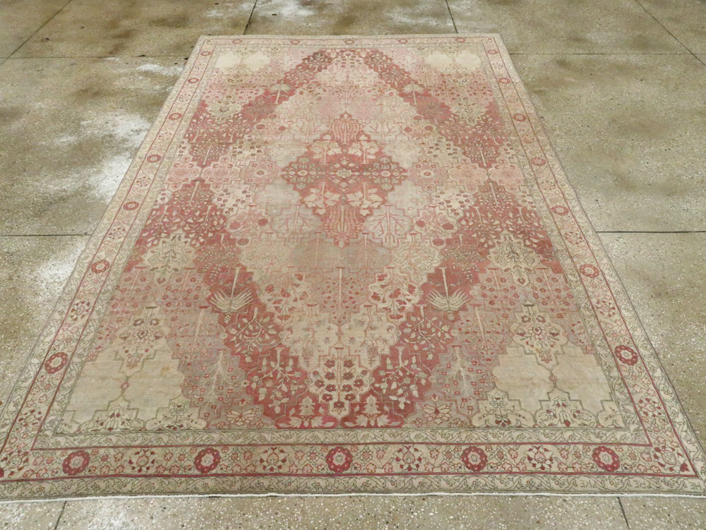 Antique Herekeh Carpet, No.9899 - Staging