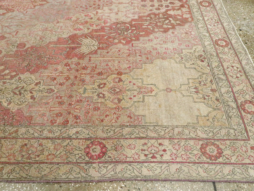 Antique Herekeh Carpet, No.9899 - Staging