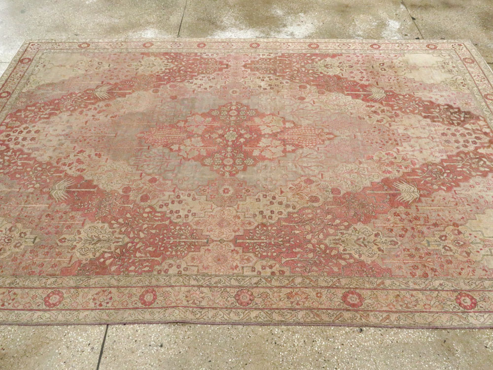 Antique Herekeh Carpet, No.9899 - Staging