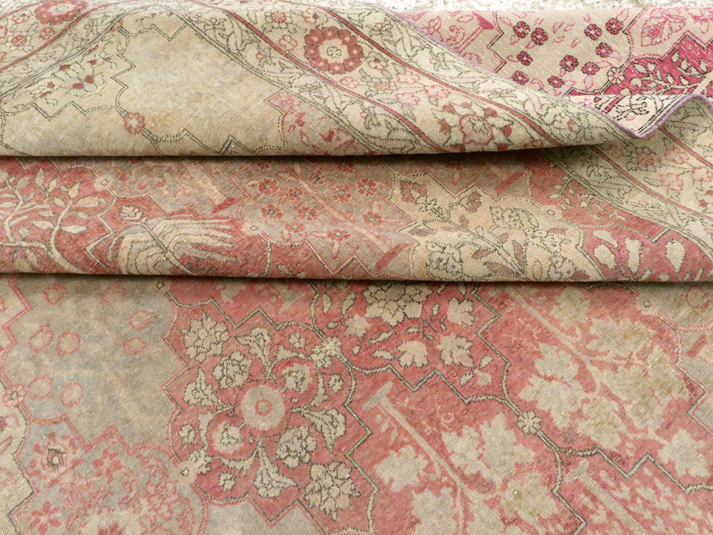 Antique Herekeh Carpet, No.9899 - Staging