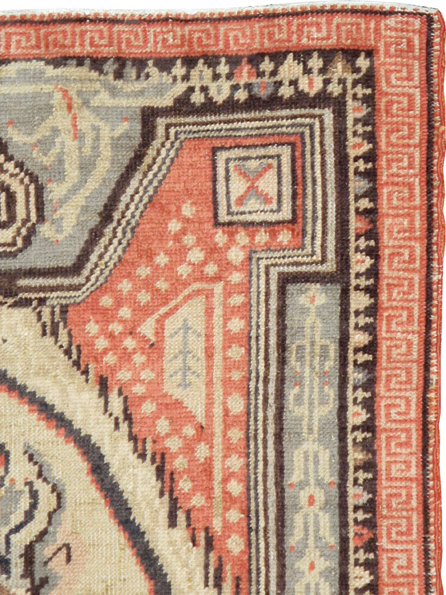 A Ghiordes Rug, No.9936 - Staging