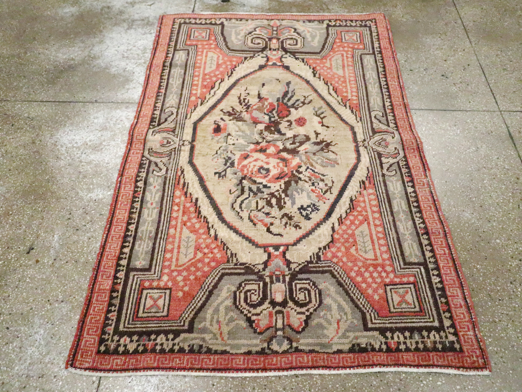A Ghiordes Rug, No.9936 - Staging