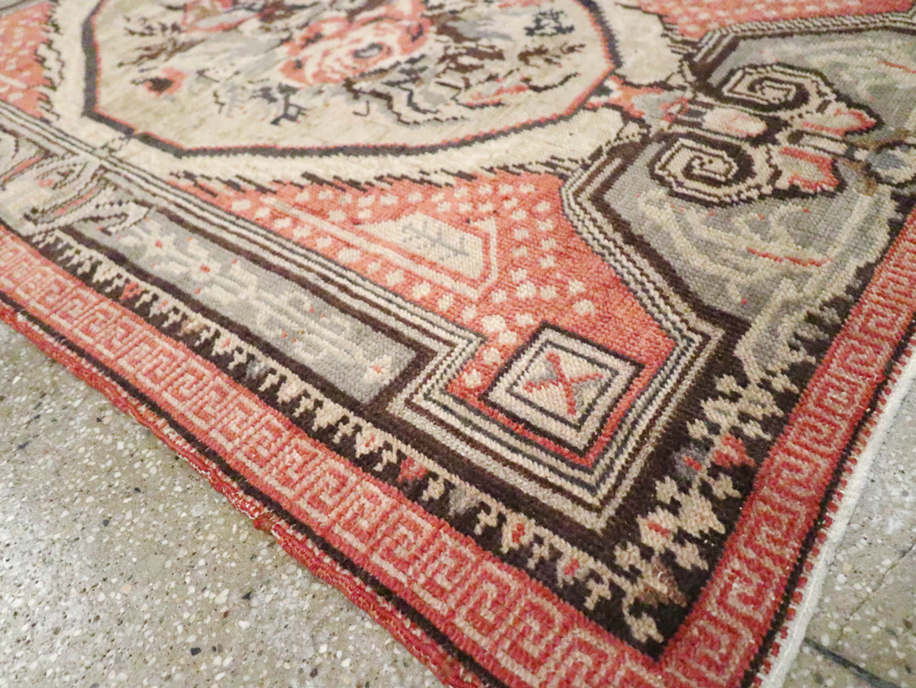 A Ghiordes Rug, No.9936 - Staging