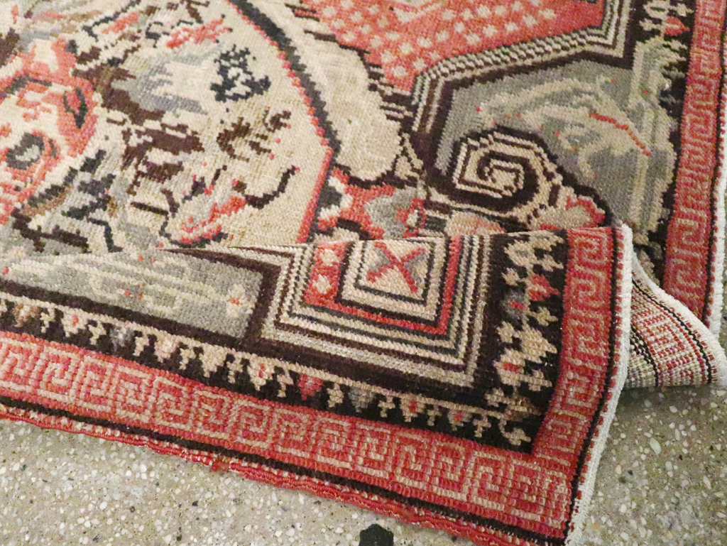 A Ghiordes Rug, No.9936 - Staging