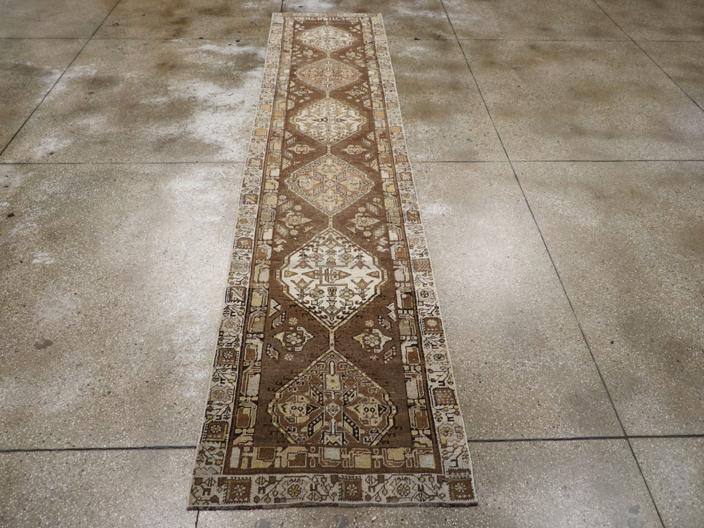 A Serab Runner, No.9949 - Staging