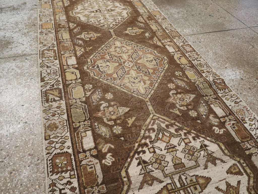 A Serab Runner, No.9949 - Staging