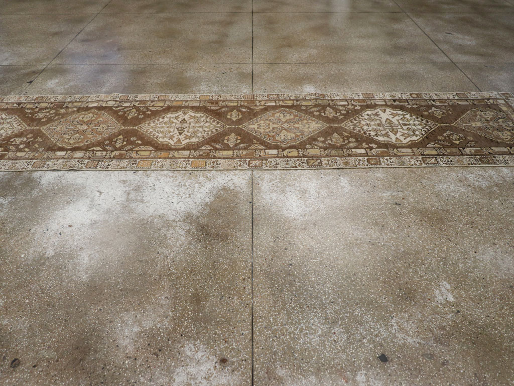 A Serab Runner, No.9949 - Staging