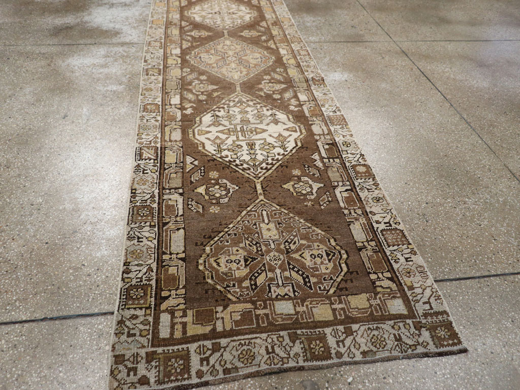 A Serab Runner, No.9949 - Staging