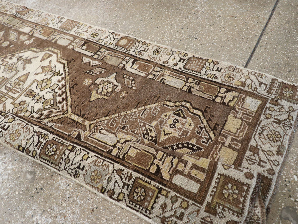 A Serab Runner, No.9949 - Staging